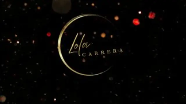 Lola reibt ihren dicken Kitzler am Treppenpfosten