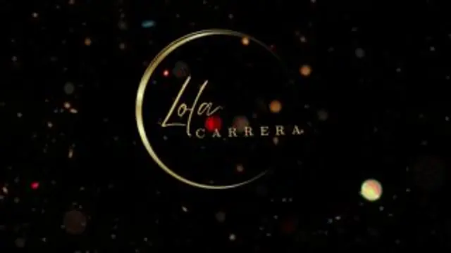 Lolas Muschi saftet stark beim Kitzlerreiben