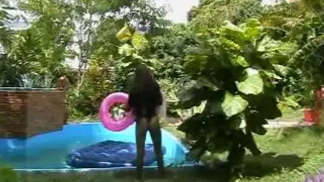 Komm mit mir in Pool