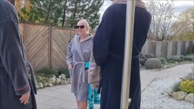 ERSTES MAL zwei Schwänze || Sperma-Peeling in der Therme