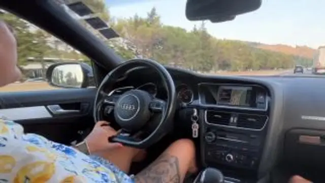 Handjob auf der Autobahn 🍆