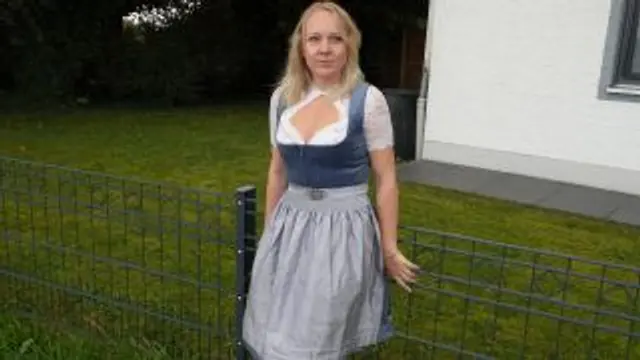 OKTOBERFEST-AUFRISS - DIRNDL-Schlampe billig abgeschleppt