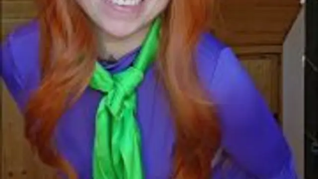 Daphne Cosplay: Geile Verführung, Blowjob und wilder Fick bi