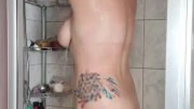 Nasser Dildo-Fick unter der Dusche 💦