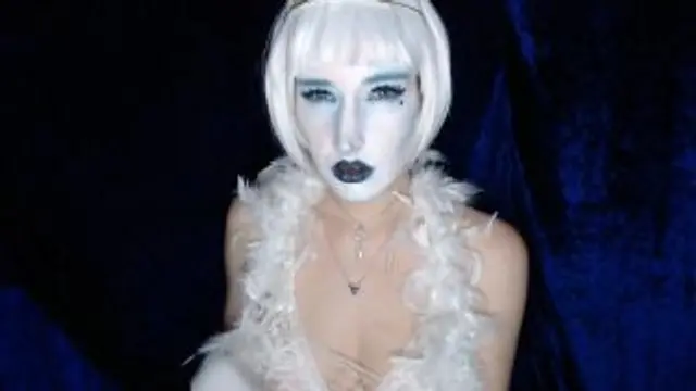 Die Schneekönigin Part 01 - Titten kneten und Dildo lutschen