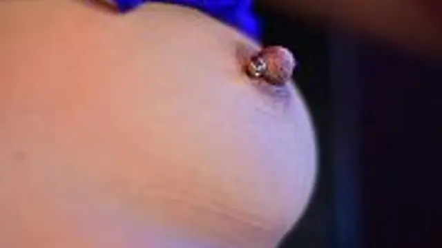 Masturbation in blauen Dessous