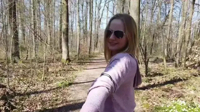 Spontaner User BlowJob im Park