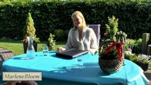 Der reifen MILF auf die Nylons gespritzt