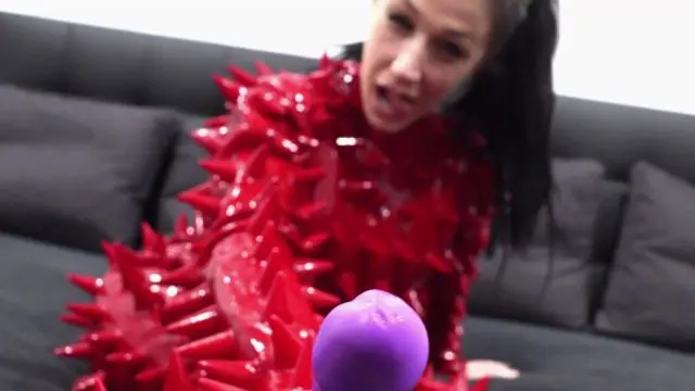 Latex Schlampe in Action! Vor Geilheit extrem ausgelaufen