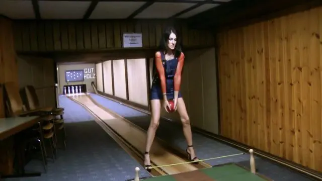 Mitten im Kegelclub gefickt