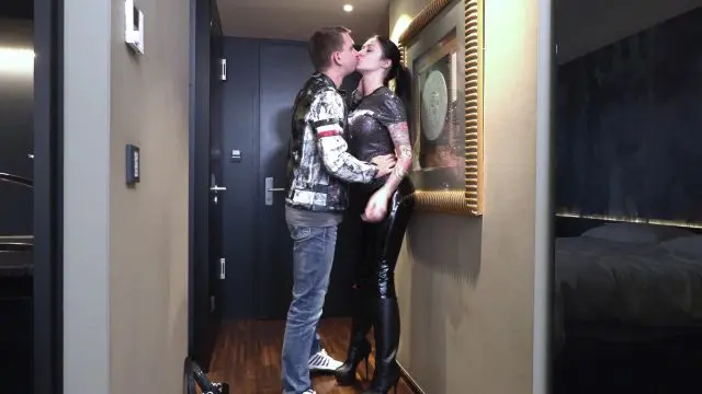 VERBRAUCHTE SPERMAHURE | Abgefüllt mit warmer Wichse