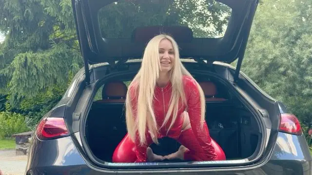 Vollausstattung- Fuckdoll im Kofferraum