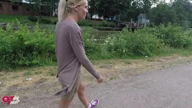 Dreist !! Fremder Typ fickt mich Public in den Arsch !!