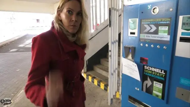 Ferngesteuerte Bitch und das perverse 3-LochFick Abenteuer!!