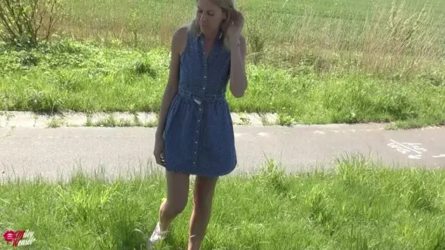 Im BumsVan von fremden Typen gefickt !!