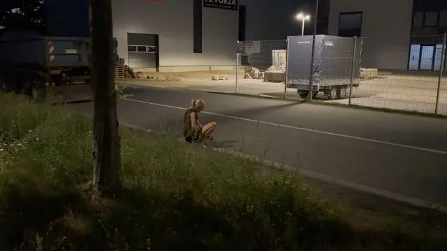 Krasse Aktion !! Geile blonde Schlampe am Strassenrand gefic