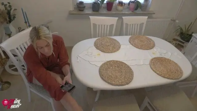 MegaSpermaDusche !!! Komplett eingekleistert in Nylons & Hee