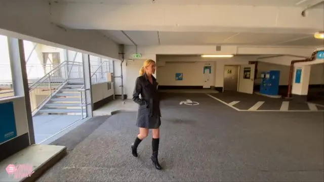 Public Analfick im Parkhaus !!