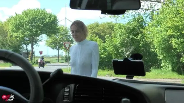 Versautes Fickstück an der Landstrasse gevögelt !!