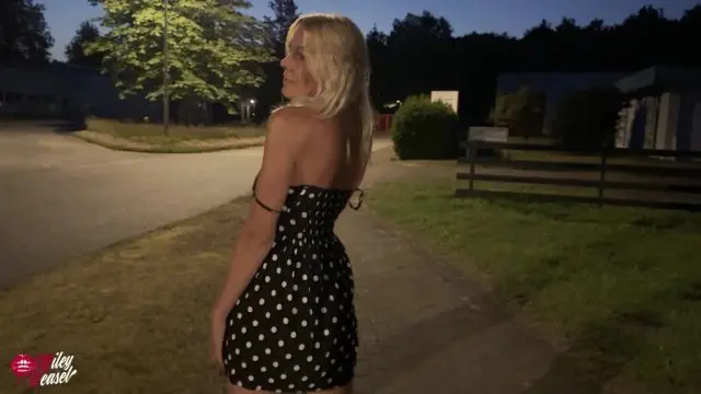 WTF!! Mitten an der Strasse gefickt und vollgesaut !!