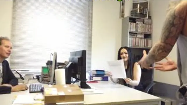 Büro Alltag? Fick und Sperma Orgie!