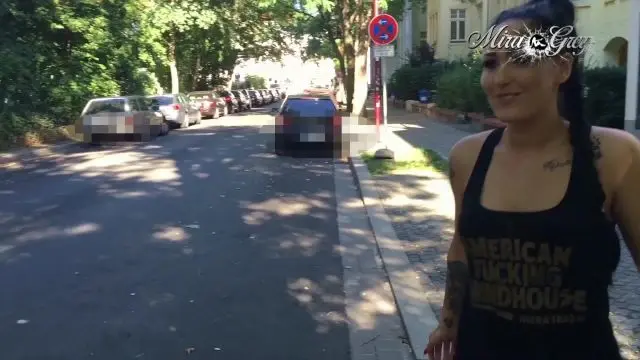 Piss auf der Hauptstraße - mehr Public geht nicht!