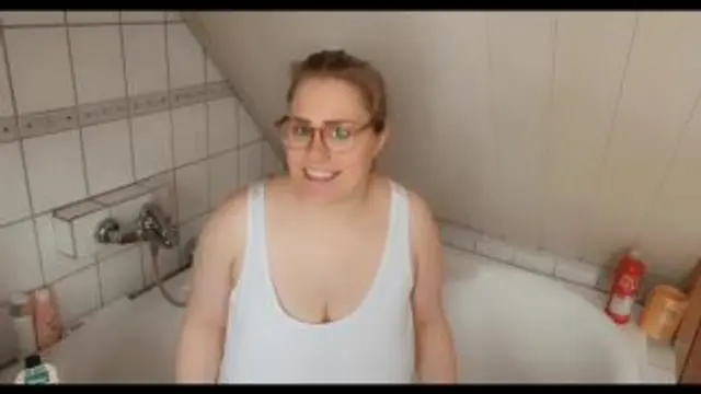 Mein erstes Wunschvideo! Die Brüste einölen!