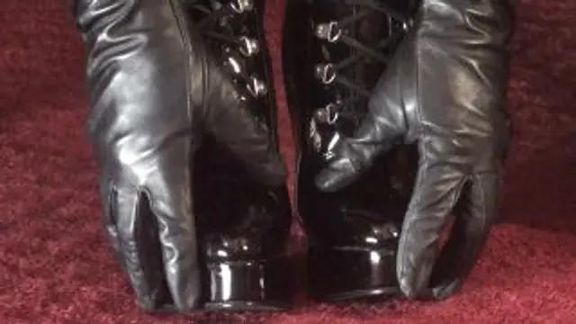 Die Macht ihrer Stiefel