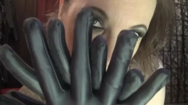 Erotischer, langsamer Handjob mit glänzenden Lycra-Gloves