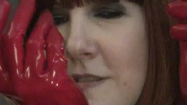 Liebhaber roter Latexhandschuhe - Dein Fetisch ist Gummi