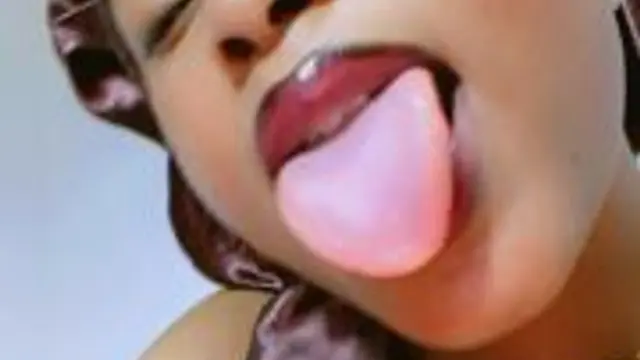 Muschi ficken mit Dildo und Squirting