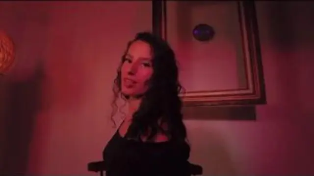 Ein Spiel aus Blicken und Attitüde ✨.