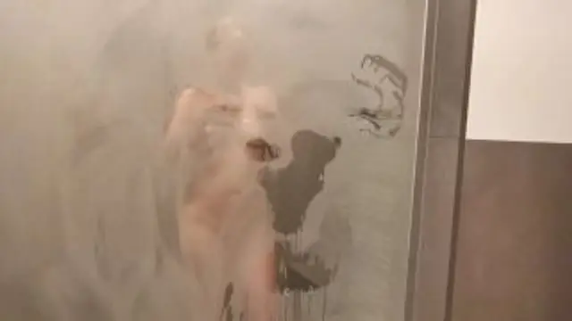 Fotze fingern in der Dusche