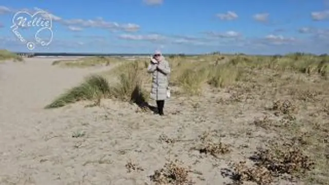 In Holland am Strand und keine Toilette in sicht, aber ich b