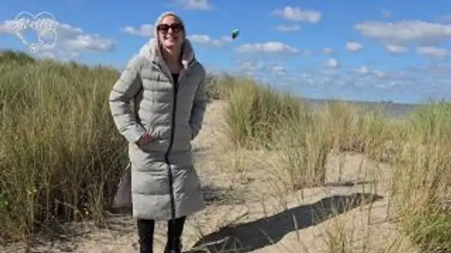 Stiefel aus und barfuß durch den Sand