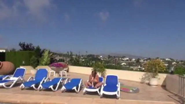 2 nackte Frauen mit Riesendildo