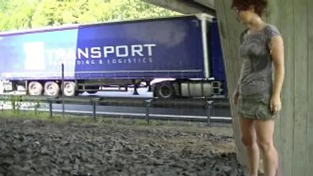 Public - Blasen direkt an der Autobahn