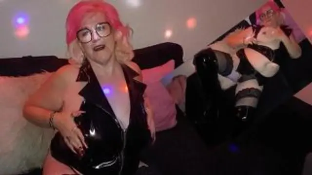 Geile Lack Lady Vicky in der Bar