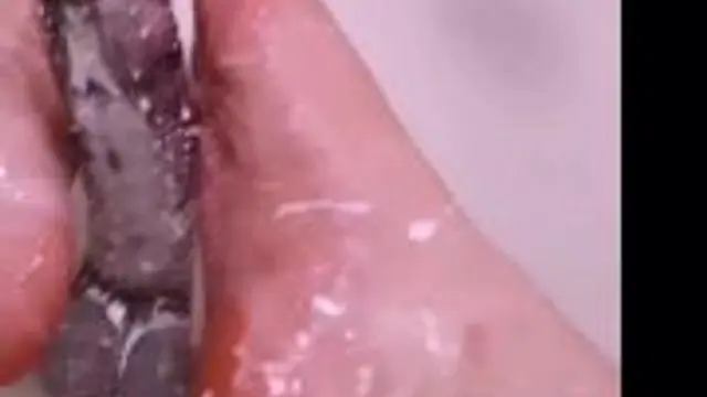 Heißester langer Footjob im Milchölbad