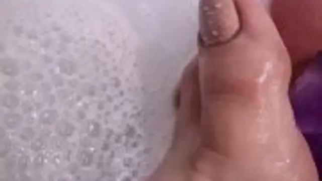 Perfektes Fußfetisch Blasenölbad Video