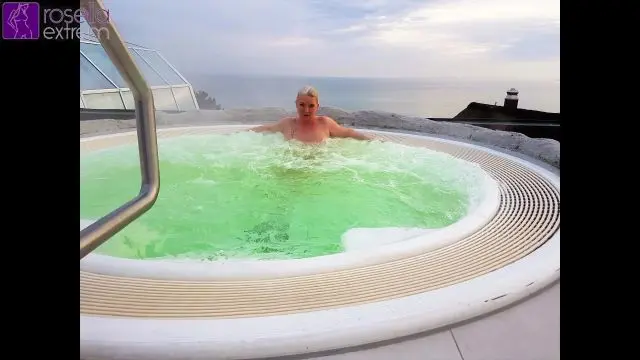 2 mal Public Abpissen in der Therme,mit geilem Pisse-Aufguß!