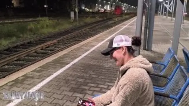 VON FAN AM BAHNSTEIG ERKANNT!!! Mut wird belohnt!!