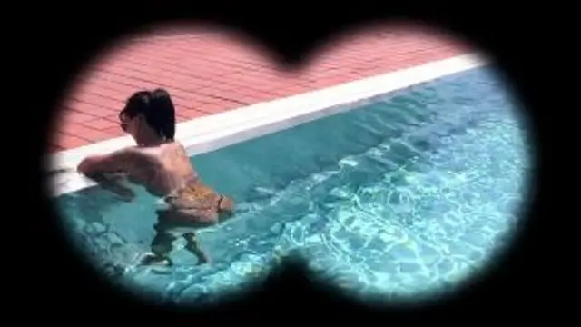 Verrückter Fan spannt im Freibad und folgt mir nachhause