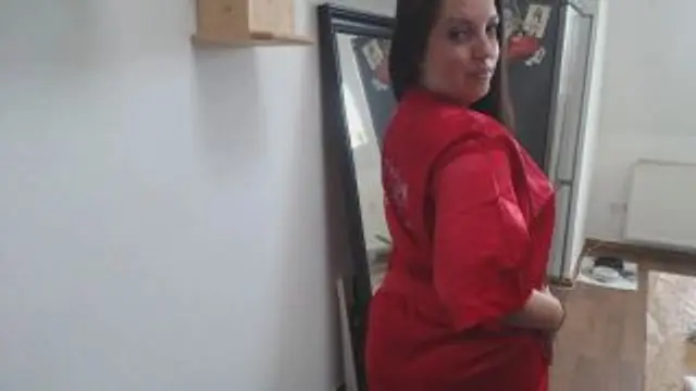 Aus der Dusche und jetzt vor der Cam für dich:-)