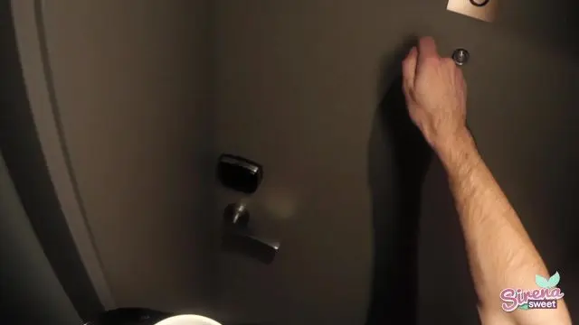 Roomboy wird zerfickt! Da warst du an der falschen Tür