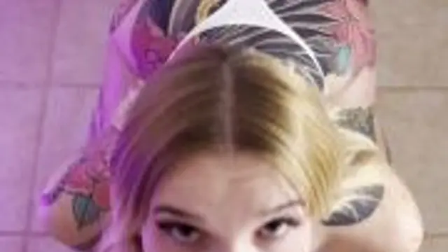 POV: Geile Stripper Schlampe mit Heels melkt deinen Schwanz!