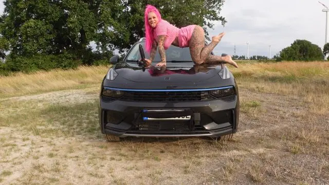 FICK MICH ONLY AUF DER MOTORHAUBE  nasse Muschi billig tarif