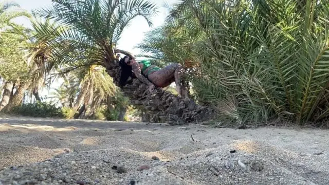 HOCHSCHWANGER von der PALME gepisst 6.MONAT