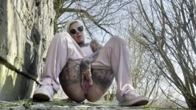 OUTDOOR PISS DATE! Na willst du meine geile Pisse?