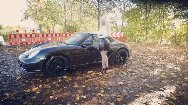 unSERIÖSE GESCHÄFTSFÜHRERIN I pisst sich in Nylons ein.